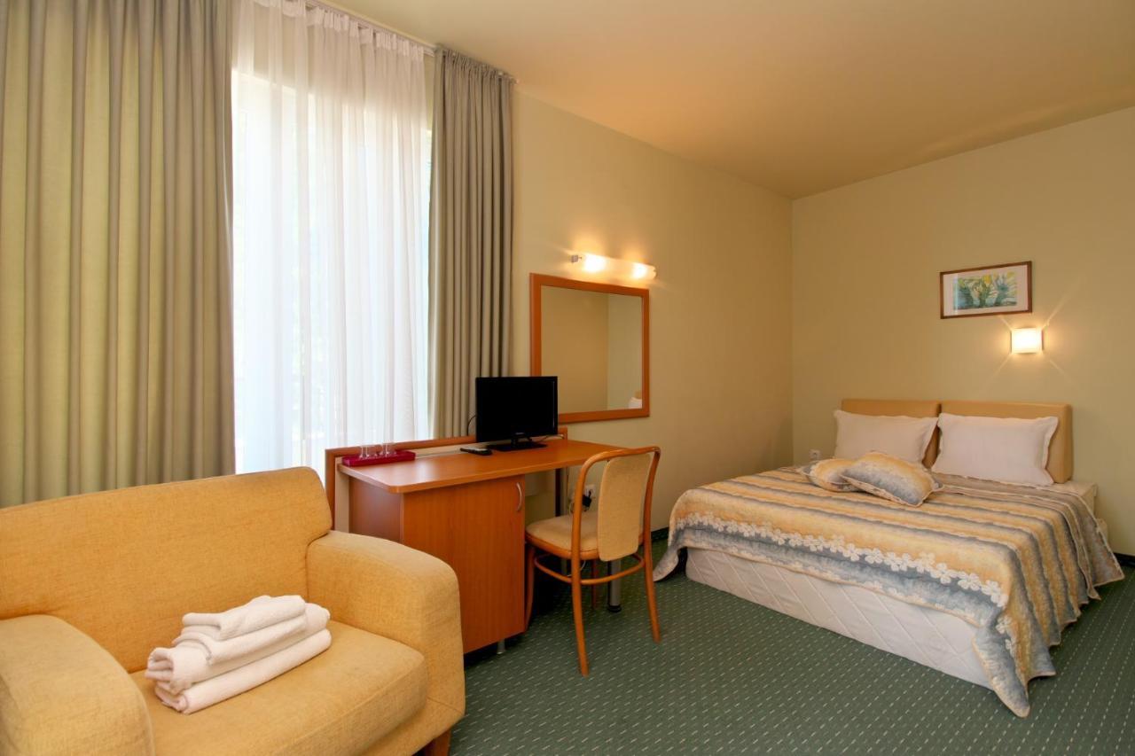 Benvita Hotel โกลเดน แซนส์ ภายนอก รูปภาพ